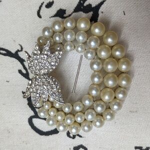 Pearl and Rhinestone Costume Brooch
